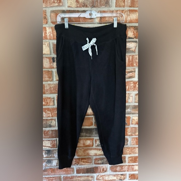 Aerie Black fleece Joggers Relaxed Fit - Picture 1 of 7